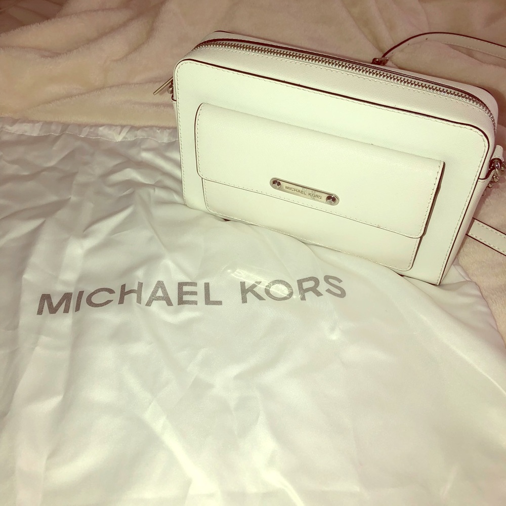 Michael Kors Georgia Messenger Bag - Picture 2 of 8